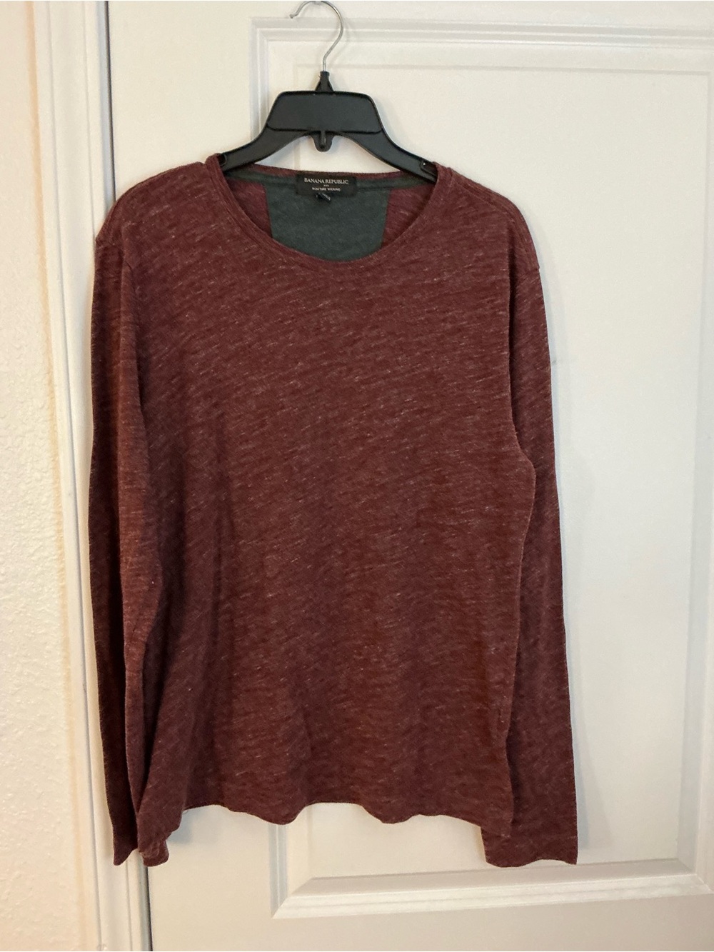 Banana Republic Men's Heathered Burgundy Moisture Wicking Long Sleeve small